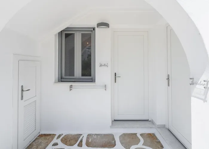 Celestial Seaview Apartments- Apollon 아파트 Naxos City